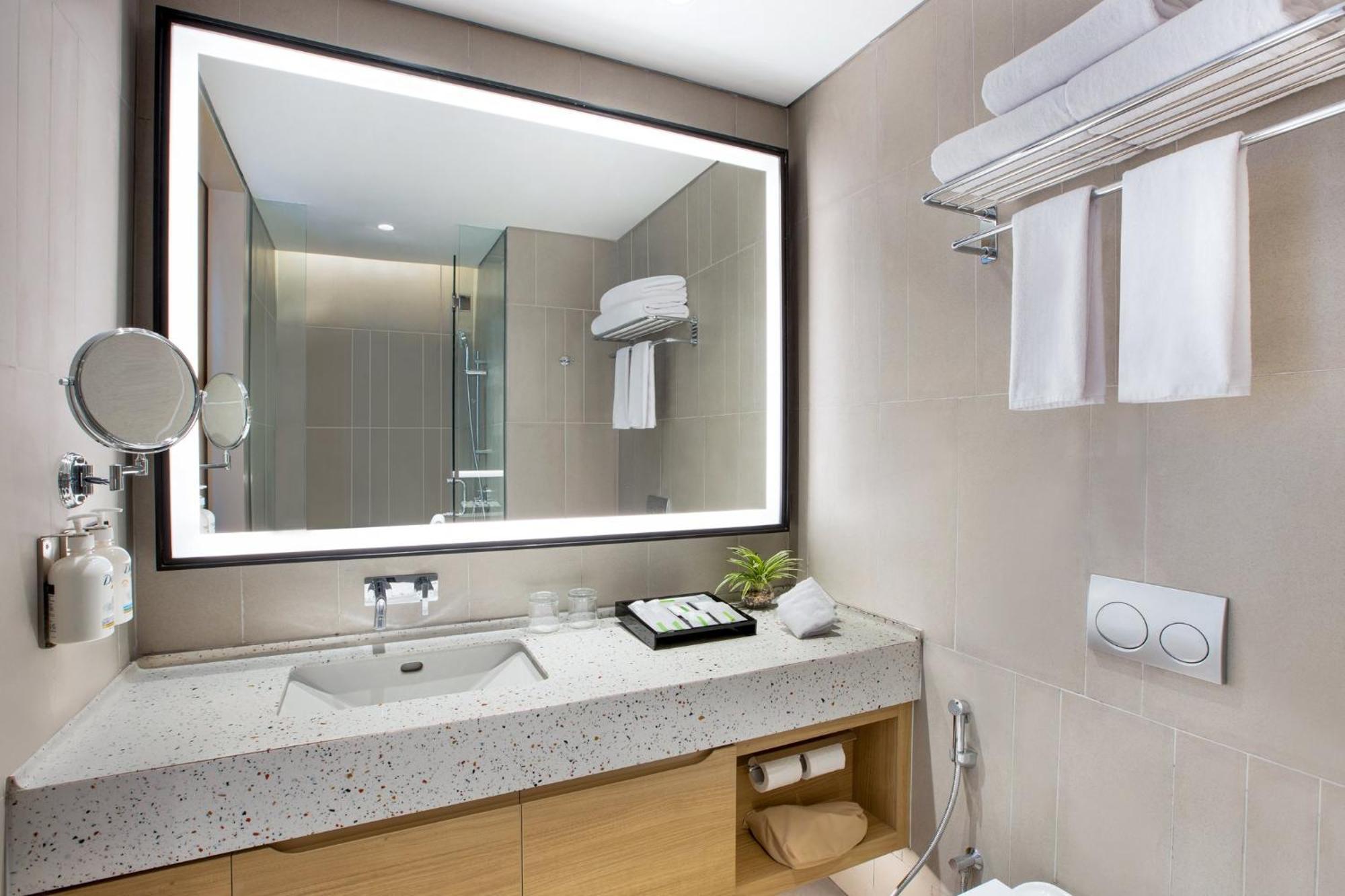 Holiday Inn Lampung Bukit Randu By Ihg Bandar Lampung Exterior foto